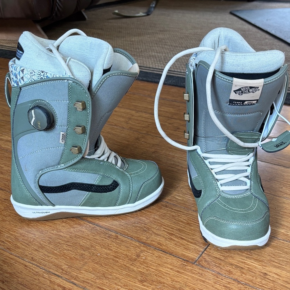 Vans Women's Ferra Pro Green and Gray Snowboard Boots
